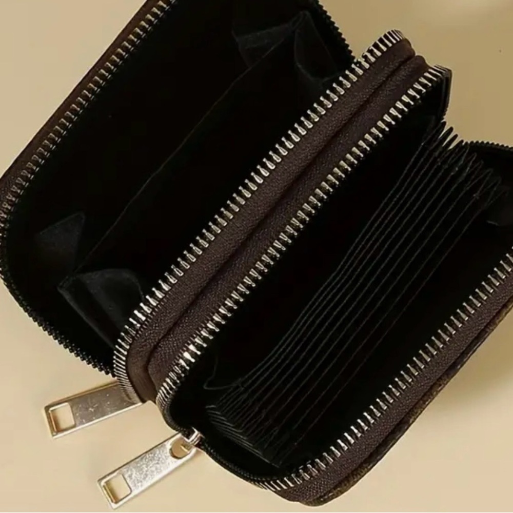 Checkered Wallet - Picture 2 of 3